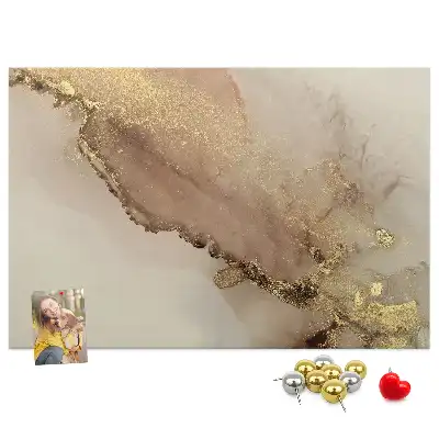 Pinnwand in Steinoptik mit goldener Maserung