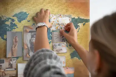 Bedruckte Korkplatte mit Retro-Weltkartenmotiv