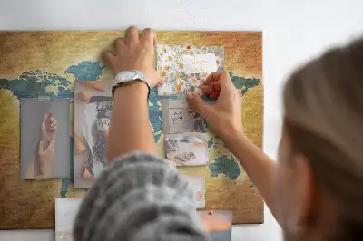 Bedruckte Korkplatte mit Retro-Weltkartenmotiv