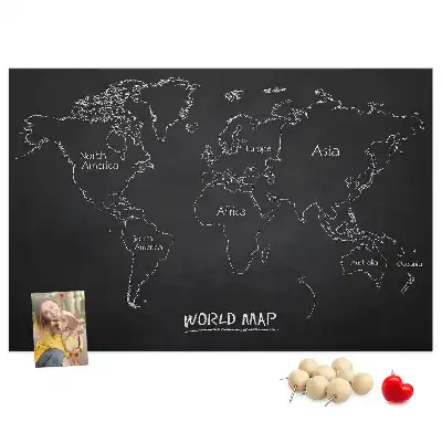 Korktafel mit Weltkarten-Motiv zur Länderübersicht