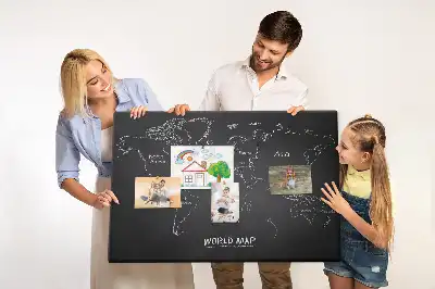 Korktafel mit Weltkarten-Motiv zur Länderübersicht