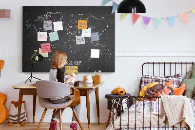 Korktafel mit Weltkarten-Motiv zur Länderübersicht