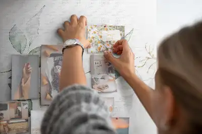 Pinnwand mit geometrischem Botanik-Motiv