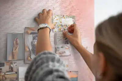 Korktafel mit rosa Marmormuster