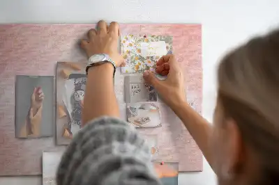 Korktafel mit rosa Marmormuster