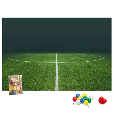 Pinnwand im Fußballplatz-Design