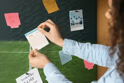Pinnwand im Fußballplatz-Design