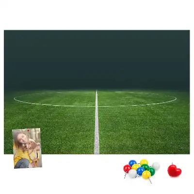 Pinnwand im Fußballplatz-Design