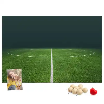 Pinnwand im Fußballplatz-Design
