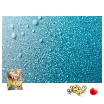Kork-Pinnwand in Wassertropfen-Form