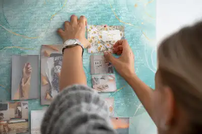 Bedruckte Korkplatte mit künstlerischem Flüssiger-Stein-Motiv