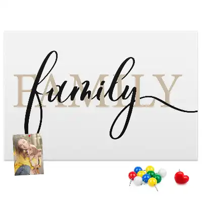 Kork-Pinnwand in Form des Wortes Family