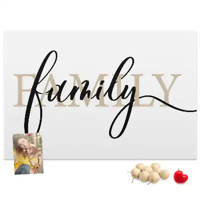 Kork-Pinnwand in Form des Wortes Family