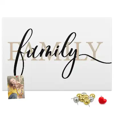 Kork-Pinnwand in Form des Wortes Family