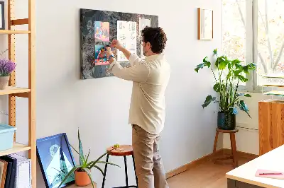 Dekorative Korkpinnwand mit Steinmaserung