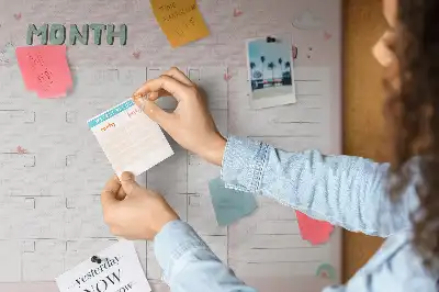 Bilder-Korktafel Monatsplaner für Kinder