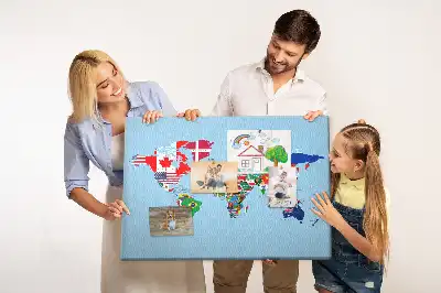 Korktafel mit Weltkarte und Länderfahnen