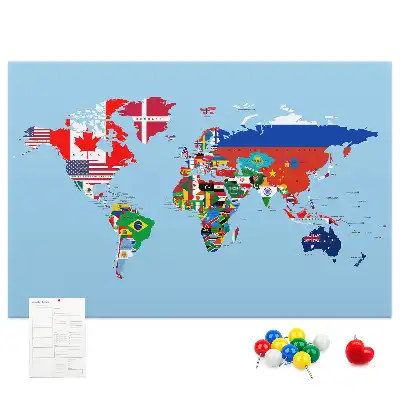Korktafel mit Weltkarte und Länderfahnen