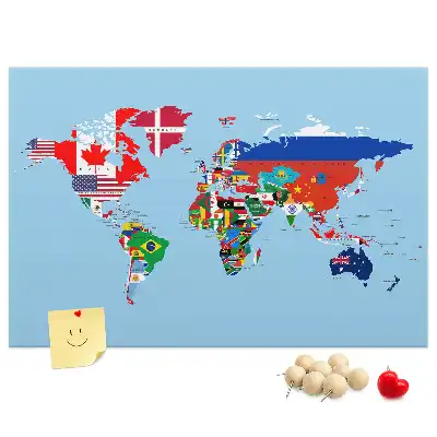 Korktafel mit Weltkarte und Länderfahnen