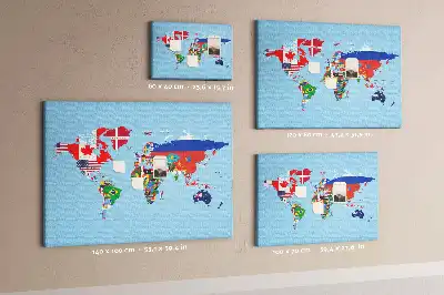 Korktafel mit Weltkarte und Länderfahnen