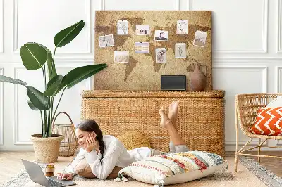 Pinnwand mit Weltkarten-Motiv im antiken Stil