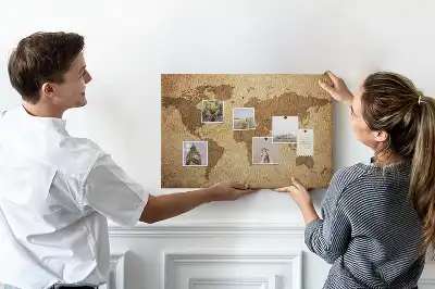 Pinnwand mit Weltkarten-Motiv im antiken Stil