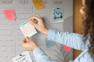 Bilder-Korktafel Sieben-Tage-Plan Aufgaben