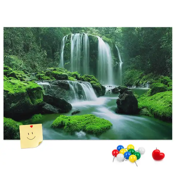 Kork Pinnwand Wasserfall inmitten von Moos