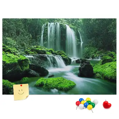 Kork Pinnwand Wasserfall inmitten von Moos