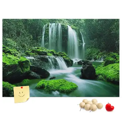 Kork Pinnwand Wasserfall inmitten von Moos