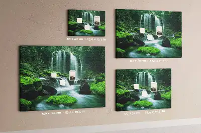 Kork Pinnwand Wasserfall inmitten von Moos