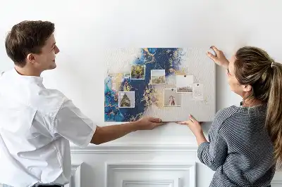 Bilder-Korktafel mit steinener Marmorstruktur