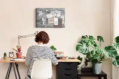 Bedruckte Korkplatte Weltkarte auf Ziegeln