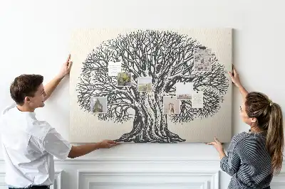 Korktafel mit dem Motiv eines majestätischen einsamen Baumes