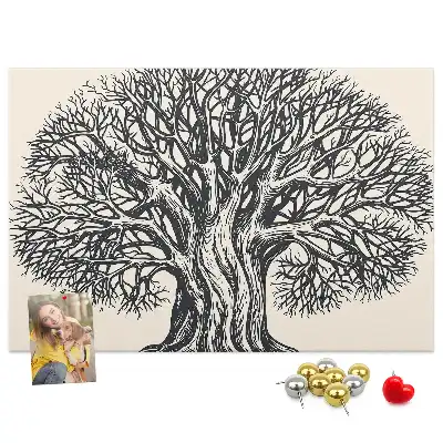Korktafel mit dem Motiv eines majestätischen einsamen Baumes