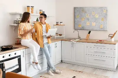 Bilder-Korktafel mit Betonmauer-Motiv