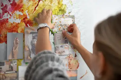 Pinnwand aus Kork mit Pastellmalerei-Motiv Weltkarte