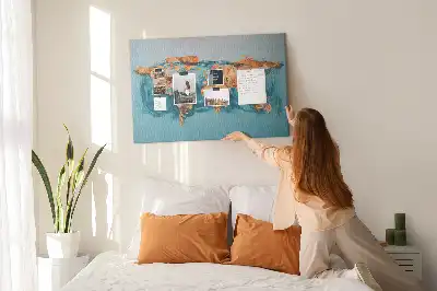 Bedruckte Korkplatte mit moderner Globus-Komposition