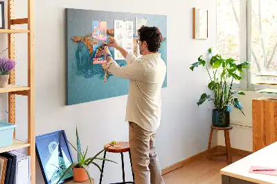 Bedruckte Korkplatte mit moderner Globus-Komposition