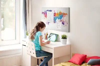 Bilder-Korktafel mit geografischer Weltkarte