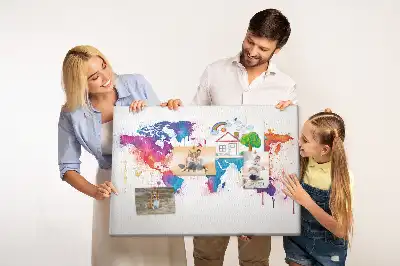 Bilder-Korktafel mit geografischer Weltkarte
