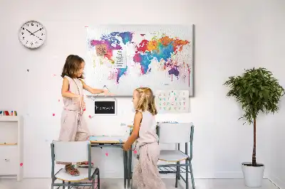 Bilder-Korktafel mit geografischer Weltkarte