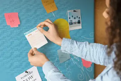 Bilder-Korktafel Glühbirne Zeichnung