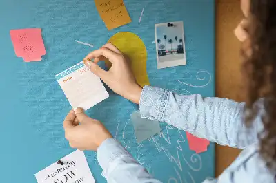 Bilder-Korktafel Glühbirne Zeichnung