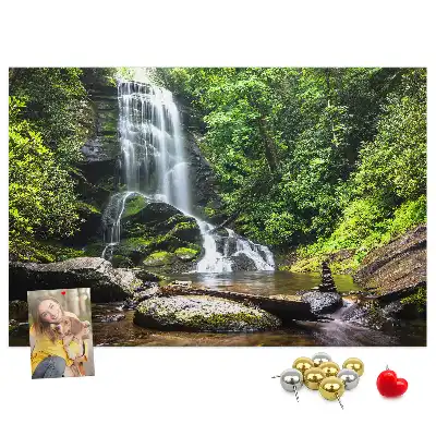 Pinnwand Wasserfall Wald