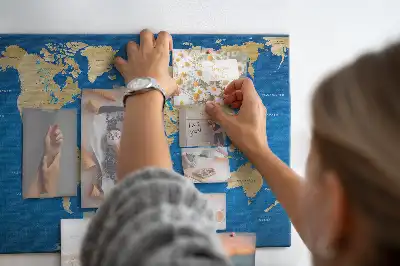 Weltkarte als Pinnwand aus Kork