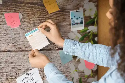 Bedruckte Korkplatte Blumen auf Holz