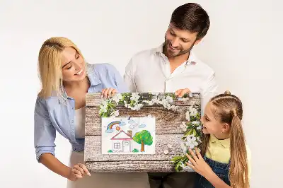 Bedruckte Korkplatte mit Blumenmotiv auf Holzoptik