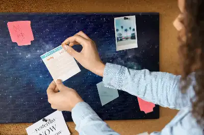 Pinnwand mit Motiv dunkler Sternenhimmel