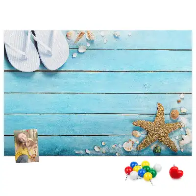 Bilder-Korktafel mit Muschelmotiv auf Holzoptik